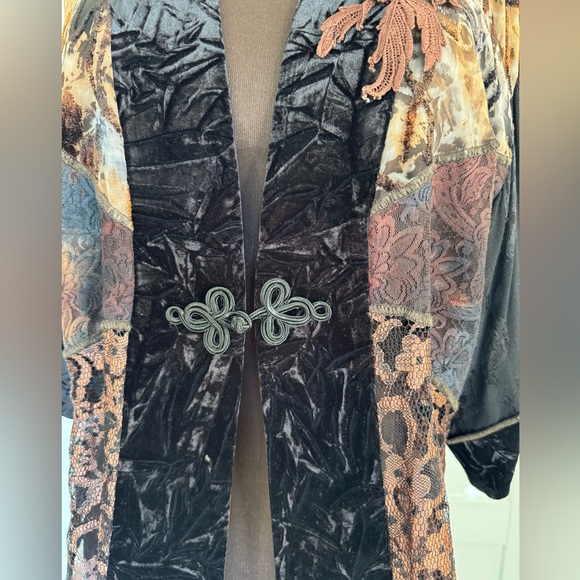 Spencer Alexis Open Front Burnout One Button Top - Picture 6 of 12